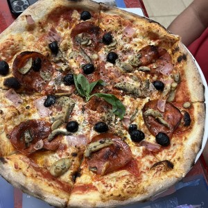 Pizza quattro stagionno 