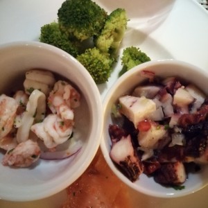 vegetales con ceviche de Pulpo y ceviche de camarones