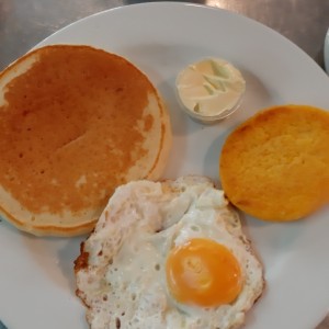 desayuno con huevo frito