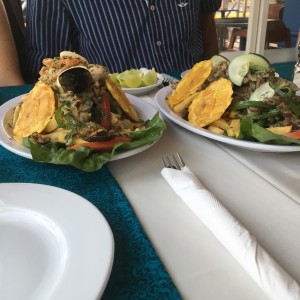 Picada de mariscos y Picada de carne