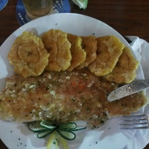 Filete de pescado al ajillo