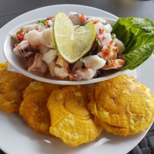 Ceviche Mar&Green. (camarones con corvina y pulpo en leche de tigre)