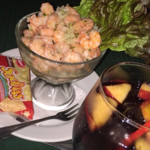 ceviche de camaron  -  copa de sangria 