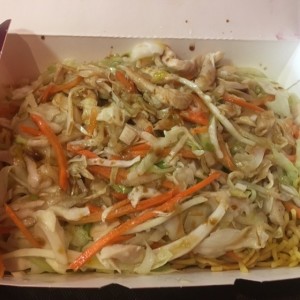 Chow Mein de Pollo