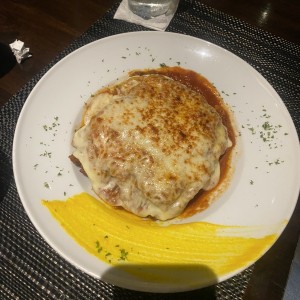 Lasagna de carne gratinada