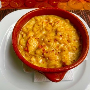 MAC AND CHEESE LANGOSTA (Pasta con Langosta, Crema Blanca y Queso Gratinado)