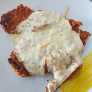 Milanesa de filete de res a la napolitana