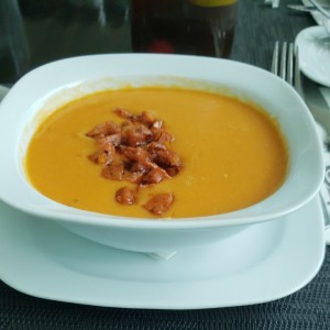 Crema de garbanzo con chorizo