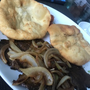 Bistec de higado con hojaldres