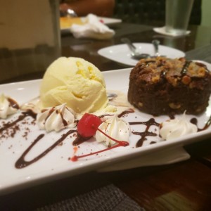 Brownie con helado 