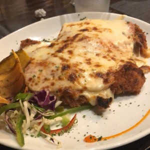 Milanesa de filete de pollo gratinada 