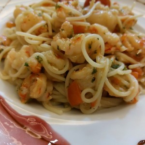 Espaguetti con camarones al ajillo