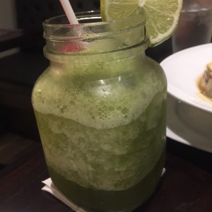 limonada con hierba buena