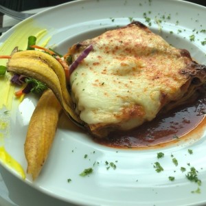 Lasagna de carne gratinada