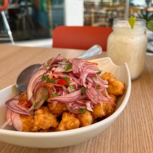 Ceviche Frito y limonada de coco