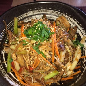 wok ramen de filete de res