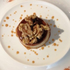 Flan con Ron Abuelo y nueces caramelizadas