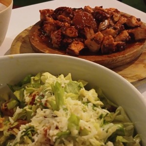 ensalada Caesar y pulpo 