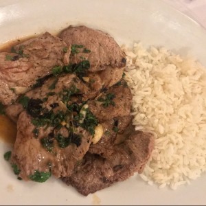 filete de res al revez con arroz