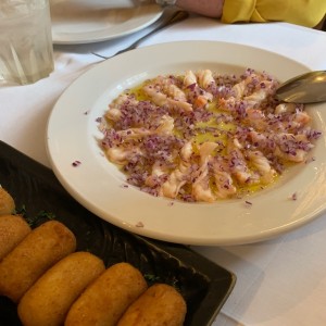 croquetas de jamon y ceviche de gambas