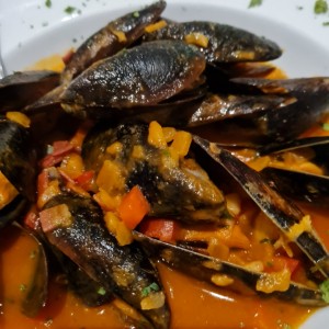 mejillones en salsa roja