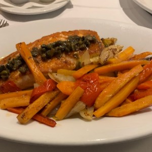 salmon en salsa de miel y alcaparras