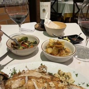 Corvina abierta al ajillo y Bacalao