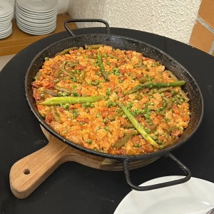 Paella de carnes 