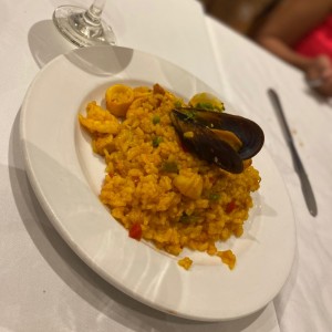 Pella con Mariscos