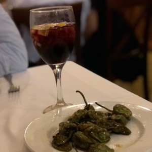 pimientos padron y sangria 