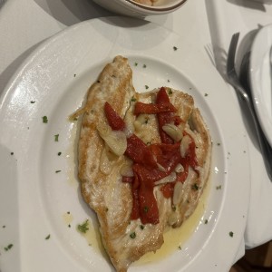 Pechuga de Pollo con Piquillos y Ajo