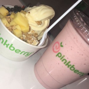 Yogurt Mediano con Toppings y Frutas 12 Oz