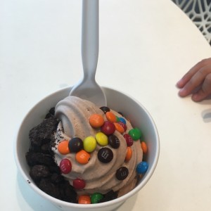 Chocolate com oreo y m&m