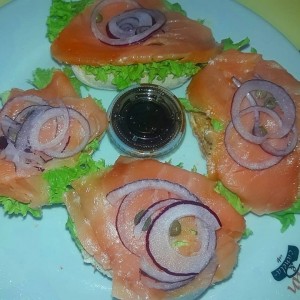 Canape de Salmon...