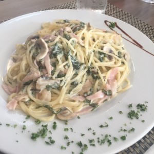 pasta con espinaca, jamon y hongos 