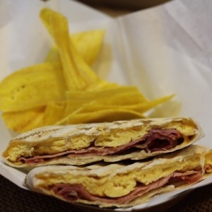 Wrap de Jamon, queso, huevo y bacon