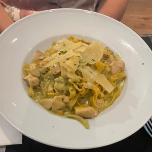 Fettuccini Polo e Basilico