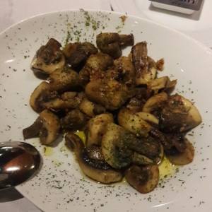 hongos al ajillo