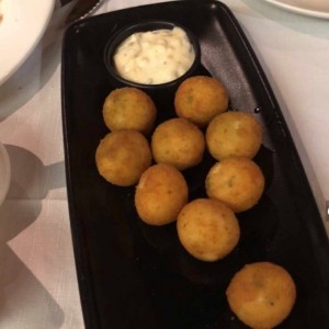 croquetas de bacalo en el mes de la cinta rosada