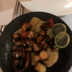 Entrantes Calientes - Pulpo Casa Urrutia