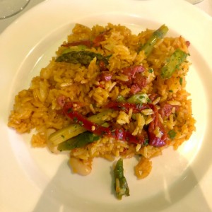 Paella de Chorizo, Habas y Esparragos Verdes