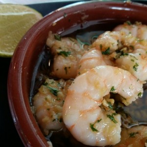 Camarones al ajillo