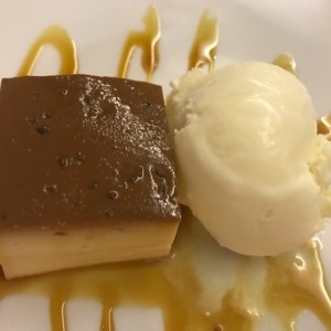 Flan de Coco y helado de Vainilla