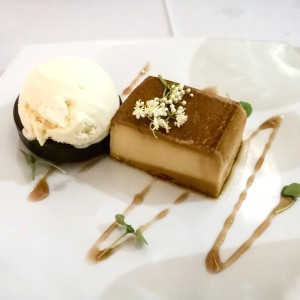 flan de coco con helado casero