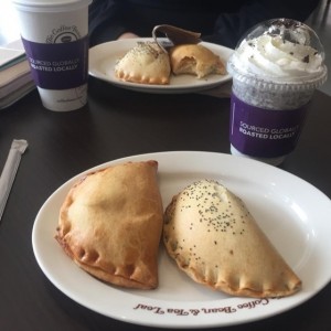 empanada de queso y hongos