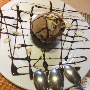 Postres - Brownie con helado