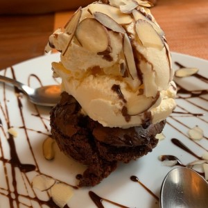 Postres - Brownie con helado