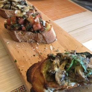 Entradas Calientes - Bruschetta Mixta