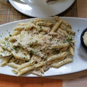 PASTAS - Alfredo con pollo