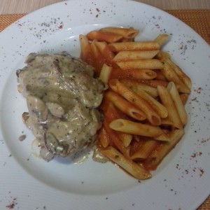 Filete Mignon con Penne en salsa roja